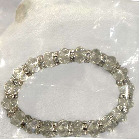 Paparazzi 7 Piece Bundle 2-Rings 2- Earrings and 3-Bracelets - Picture 8 of 12